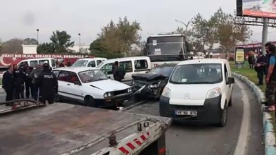 kirmizi isik - Freni boşalan midibüs trafik ışığında bekleyen araçlara çarptı: 2 yaralı - KAHRAMANMARAŞ  Videosu