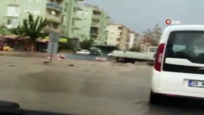 meteoroloji -  Sağanak yağış nedeniyle sokakları sel aldı  Videosu