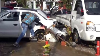 meteoroloji -  Sağanak yağış nedeniyle sokakları sel aldı  Videosu