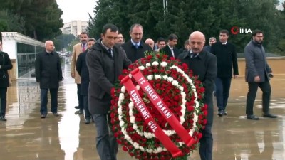 sehitlikler -  Adalet Bakanı Gül, Bakü’de Türk Şehitliklerini Ziyaret Etti  Videosu