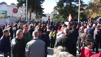 meclis bahcesi - Arnavutluk'ta çevre yolu protestosu - TİRAN Videosu