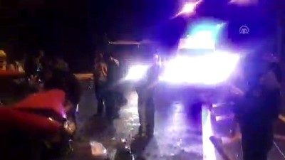 iskit - Başkentte bariyerlere çarpan otomobil hurdaya döndü - ANKARA  Videosu