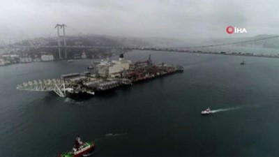 uzunlu -  Dünyanın en büyük gemisi İstanbul Boğazı'ndan böyle geçti  Videosu