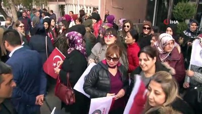 emekci kadinlar -  HAK-İŞ Genel Başkanı Arslan: 'Şiddetin faturasını ödeyen kadınlar bu sorunu tek başına çözemezler' Videosu