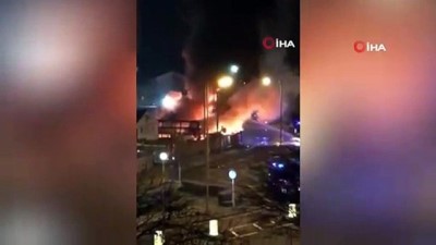patlama sesi -  - İngiltere'de Otobüs Garajında Yangın  Videosu