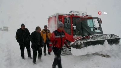 hasta kurtarma -  Kar ve tipiden dolayı yolu kapanan mezradaki hasta, kar üstü aracıyla kurtarıldı  Videosu