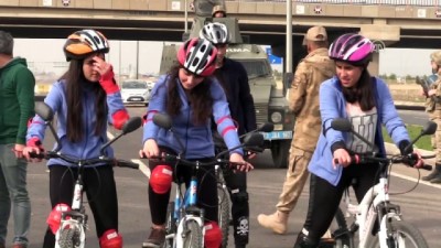 yabanci turist - Şırnak'ın tanıtımı için pedal çevirdiler  Videosu