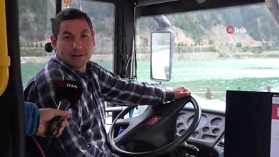 sahil yolu -  Yolcu otobüsünü canlı yayın aracına dönüştürdü  Videosu