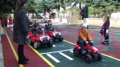 trafik egitimi - Anaokulu öğrencilerine uygulamalı trafik eğitimi - YOZGAT  Videosu