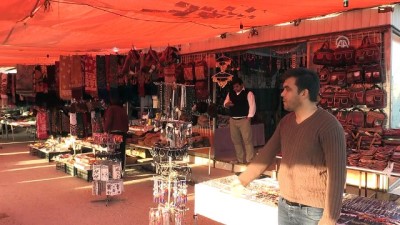 el emegi goz nuru - Hazar Denizi'nin kıyısında geleneksel Türkmen pazarı - GÜLİSTAN Videosu