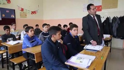 ogretmenlik - 'Savaşın çocukları'na öğretmenlik yapıyor - HATAY  Videosu