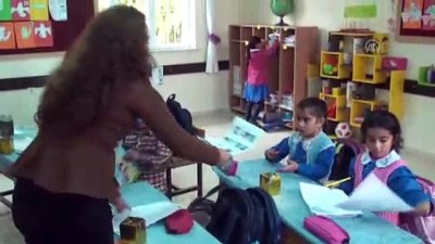 ilkokul ogretmeni - Sınırın fedakar öğretmeni öğrencilerine umut oldu (2) - KİLİS Videosu