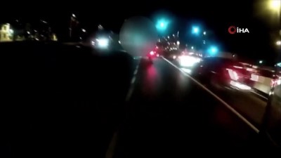 kirmizi isik -  Vatan Caddesi’nde otomobil yeşil ışıkta aniden sola dönünce ortalık karıştı...Trafikte yumruklu kavga kamerada  Videosu