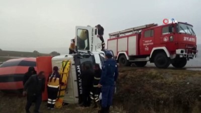 beton mikseri -  Yaralı sürücü kazma ile kurtarıldı  Videosu