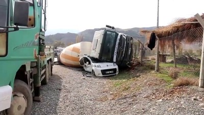 beton mikseri - Adıyaman'da trafik kazası: 2 yaralı  Videosu