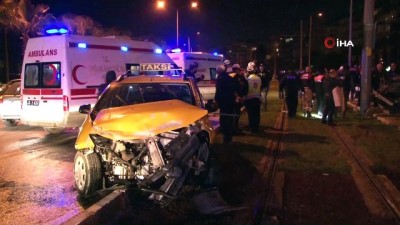 kirmizi isik -  İzmir’de trafik kazası: 1’i ağır 4 yaralı  Videosu