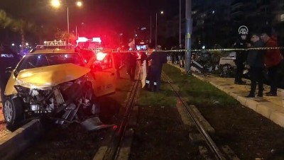 kirmizi isik - İzmir'de trafik kazası: 4 yaralı  Videosu