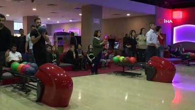 beden egitimi -  Öğretmenler bu kez okulda değil, bowling turnuvasında buluştu  Videosu