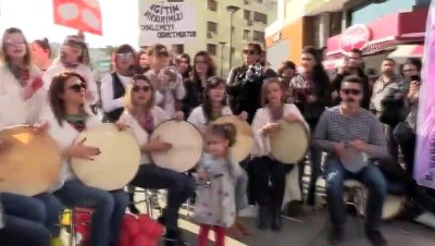 kucuk kiz - Öğretmenler müziği sokağa taşıdı - İZMİR Videosu