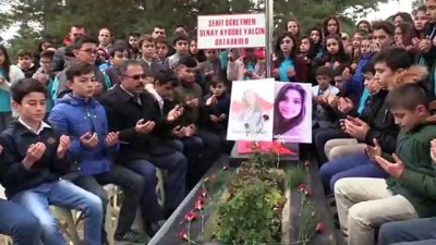 genc ogretmen - Şehit öğretmen Aybüke Yalçın mezarı başında anıldı - ÇORUM  Videosu