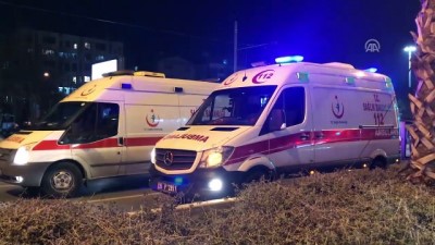 belediye otobusu - Belediye otobüsü ile hafif ticari araç çarpıştı: 3 yaralı - İZMİR Videosu