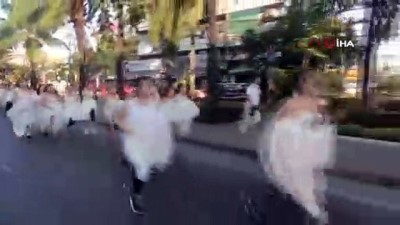 spor ayakkabi -  - 300 gelin 60 bin dolar için koştu Videosu