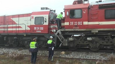 Sivas'ta yolcu treni ile yük treni çarpıştı: 15 yaralı