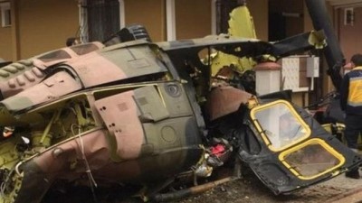helikopter dustu -  | İstanbul Sancaktepe'de askeri helikopter düştü: Dört asker hayatını kaybetti Videosu