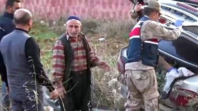 elektrik diregi -  Yoldan çıkan otomobil önce direğe çarptı sonra tarlaya uçtu: 6 yaralı Videosu