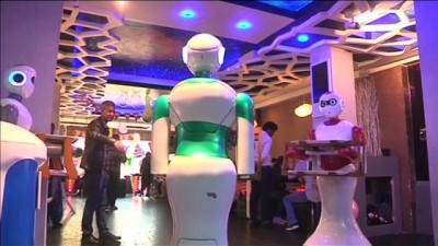 robot - Güney Asya'nın ilk robot garsonlu restoranı hizmette Videosu