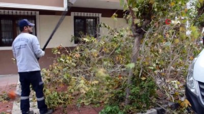 gard -  - Şiddetli rüzgar Manisa'da hasara yol açtı Videosu