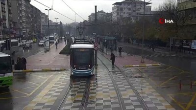 guvenlik kamerasi -  - Tramvay halk otobüsü böyle çarpıştı  Videosu