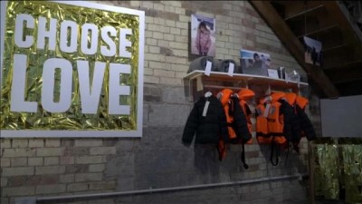 VİDEO | Aşkı Seç: Mültecilere yıl başı hediyesi almak için bir dükkan