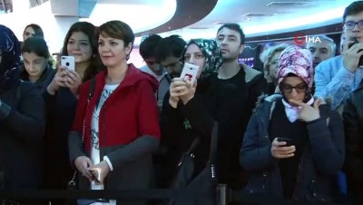 gurbetci -  ‘Deliler’ oyuncuları Bursalı sinema severlerle buluştu Videosu