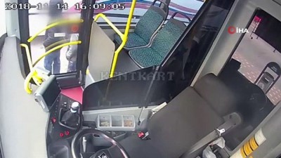 guvenlik kamerasi - Halk otobüsünden para çalan küçük yaştaki hırsızlar kamerada Videosu