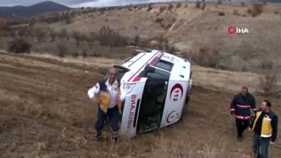 aski -  Hasta almaya giden ambulans devrildi  Videosu