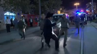 ortodoks - İsrail polisi ultra ortodoks Yahudilere karşı Videosu
