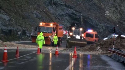 toprak kaymasi - Toprak kayması sonucu yol kapandı - KIRKLARELİ  Videosu
