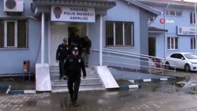 fuhus operasyonu -  Dedelere fuhuş operasyonu: 6 gözaltı  Videosu