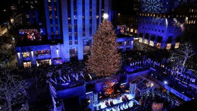 Rockefeller'ın 22 metrelik dev Noel ağacı görenleri büyüledi