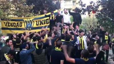 tezahur -  Derbi öncesi taraftardan anlamlı tezahürat  Videosu