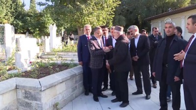 Oktay'dan, Erbakan'ın kabrine ziyaret - İSTANBUL