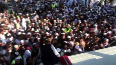 dini liderler - Pakistan'da suikaste uğrayan eski senatör toprağa verildi - İSLAMABAD Videosu