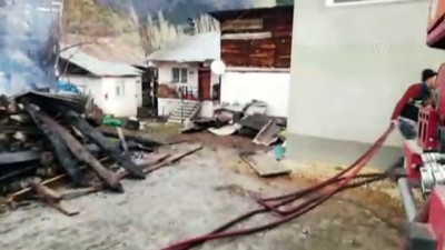 mustakil ev - 8 ev yandı - SİVAS  Videosu