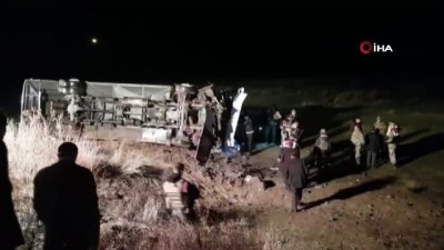  Ağrı'da yolcu otobüsü şarampole devrildi: 19 yaralı