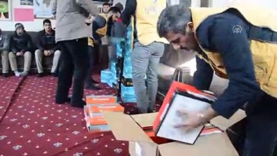 'Bir mont, bir bot' ile gönülleri ısıttılar - AĞRI 