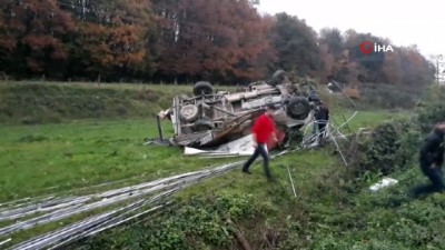  Kamyonet şarampole takla attı: 2 yaralı