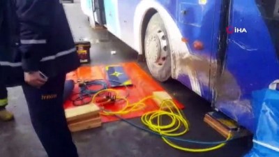  Otobüsün altında feci şekilde can verdi