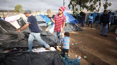 juan - Tijuana'ya gelen göçmenler bekleyişini sürdürüyor - TİJUANA  Videosu
