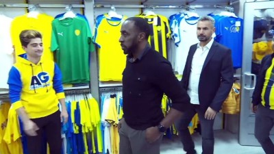 tezahur - (TEKRAR) - Darius Vassell, MKE Ankaragücü taraftarıyla buluştu - ANKARA  Videosu